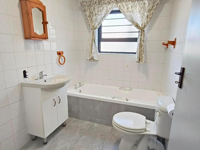 To Let 3 Bedroom Property for Rent in Vredekloof East Western Cape